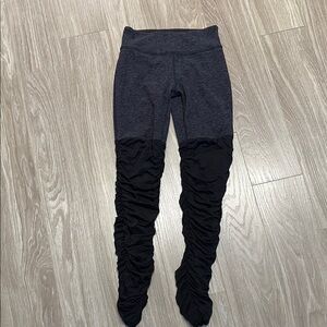 Beyond Yoga Black Ruched Leggings